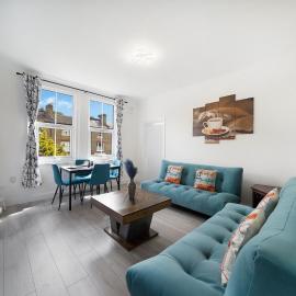 Contractors welcome - 2-Bed Ealing Flat, Sleeps 6, Free Parking x2 – hotel w mieście Ealing