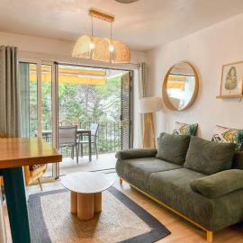 Apartamento en el centro de Calella con piscina y pista de tenis