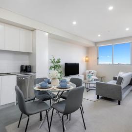 KozyGuru | Merrylands | Balcony Chic with Parking, hótel í Merrylands