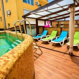 Хотел ЮГ, hotel di Primorsko