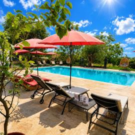Maison indépendante au Clos de Vence avec jacuzzi privé et piscine partagée ouverte du 15 mai au 15 septembre au coeur de la nature