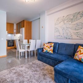 OceanLeaf - EcoHost - Quiet apartment with balcony, near Beach and Metro 6px