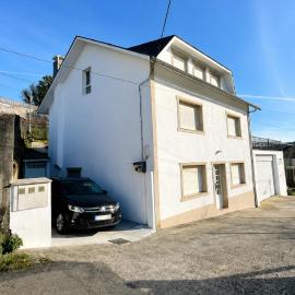 A casa dos avós - Spacious house with garage in Noia, Hotel in Noya
