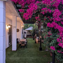 Vincents Paradise, hotel in Mairena del Aljarafe