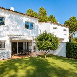 Ca La Pi - Mediterranean house with garden and pool, Hotel in Palafrugell