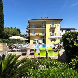 Residence Beatrix, hotel i Bardolino
