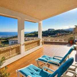 Finca Los Blanquitos Amazing with 3,000 m2 of land, hotel in Granadilla de Abona