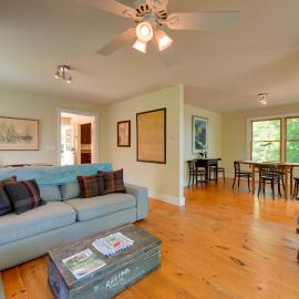 Waterfront Cottage! Family-Friendly Hideaway, Hotel in Round Pond