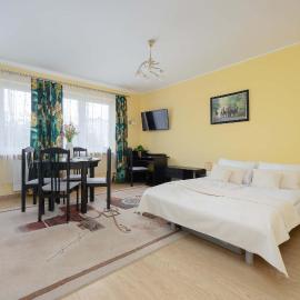 Cozy Apartment for 4 People with Swimming Pool and Tennis Court by Noclegi Renters