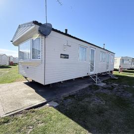 Dog Friendly 6 Berth Caravan At St Osyth Beach Holiday Park In Essex Ref 28078Y, hotel in Clacton-on-Sea