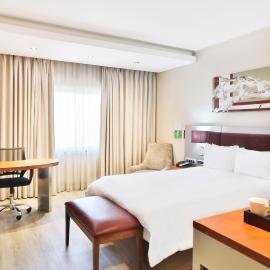 Holiday Inn Johannesburg-Rosebank by IHG، فندق في جوهانسبرغ