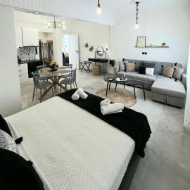 VRACHOS HOUSE "In the heart of Skopelos Town"