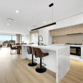 Romantic Mountain View with Lakeside living โรงแรมในWallan