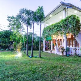 lake Edge Dambulla, hotel in Dambulla