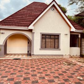 Makali Private Villa- 2En-Suite Bedrooms โรงแรมในอารูชา