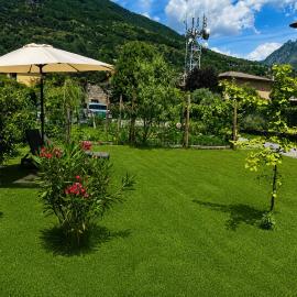 Lilly Garden Lago Lugano with private parking garden and air conditioning, viešbutis mieste Porleca