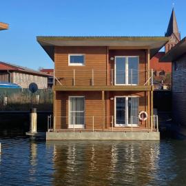 FLOATING HOUSES - "schwimmende Ferienhäuser" - Barth Haus 3, hotel a Barth