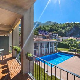 Domus Lario's Lake, pool and lake view，列爾納的飯店