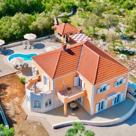 Villa Rarum