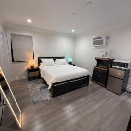 Private Room with Bath near LaGuardia Airport LGA