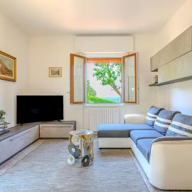 Villa with garden relaxation, Parking, Wi-Fi, in Oggiono