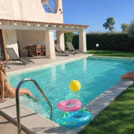 Villa con Piscina San Teodoro, hotel in San Teodoro