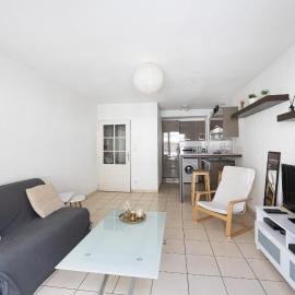 L'Appartement des Pyrénées avec terrasse - Welkeys, hotel in Anglet