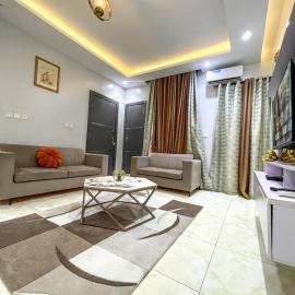 Three bedroom fully furnished shortlet apartment located in Allen Ikeja Lagos, hotel a Hausa