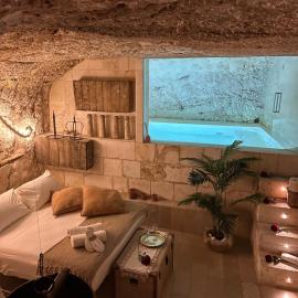 Cave Luxury Suite