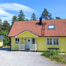 Holiday Home Ljugarn 1 by Interhome, khách sạn ở Ljugarn