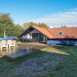 5 person holiday home in Dannemare, ξενοδοχείο σε Dannemare