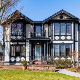 Spacious Proctor Tudor-Sleeps 16-Dog Friendly-Walk, hotel a Tacoma