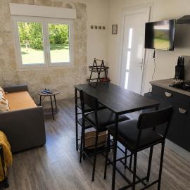 The French Hideaway Eymet - One Bedroom Apartment - Twin Or King Bed - Pool & Free Parking, hotel a Eymet