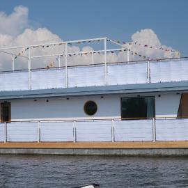 Unique floating retreat Sleeps 4, hôtel à Sölvesborg