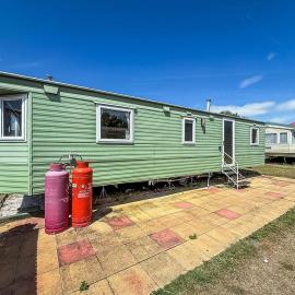 Great Caravan At Valley Farm Holiday Park, Essex Ref 46583V