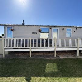 Dog-Friendly 6 Berth Caravan With Side Decking Ref 67004M