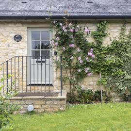 Cosy 2-Bed Cotswold Cottage in Shipton Oliffe
