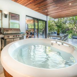Luxury 2 BR Condo with Private Jacuzzi & BBQ - At Cruz con Mar - Maricruz – hotel w mieście Playa del Carmen