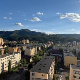Cu Tâmpa la fereastră - Spacious Apartment with Mountain View & 2 Free Parking Spaces
