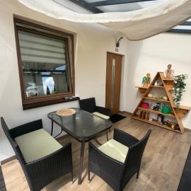 Calm House in Suburbs of Cracow, hotel in Michałowice