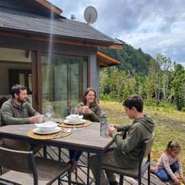 HOM I Cabaña La Ensenada vista parcial al Volcán, hotel a Los Riscos