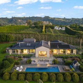Te Puna 5BR Estate - Pool, Tennis, Sauna, Cottage