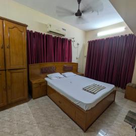 JUST WALKING DISTANCE FROM Temble, hotel in Guruvāyūr