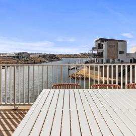 Coastal Escape - On the Canal, hotel in Exmouth