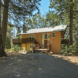 Trail Ready Cabin 5 Minutes to Yosemite, Hotel in Fish Camp