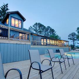 The Lake House by Venture Smoky Mountains, hotel sa Dandridge
