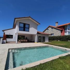 Cala Blanca - exclusivo chalet con piscina y vistas al mar