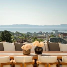 Luxury Fjord View Penthouse, Terrace and comfort ! Free private parking spot
