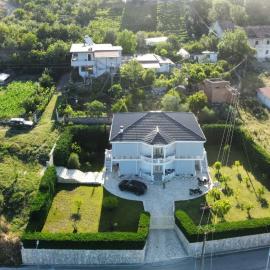 Villa Manuel, hotel a Gramsh