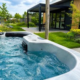 Luxe vakantievilla met privé jacuzzi op de Veluwe, hotel v destinaci Voorthuizen